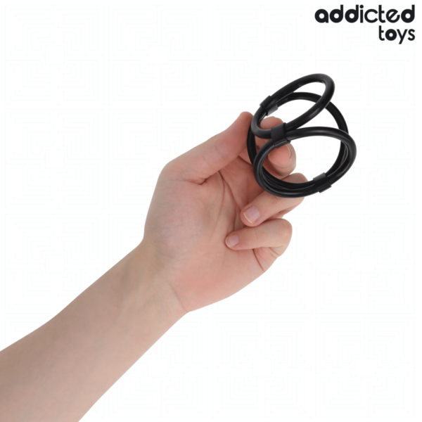 Triple penisring fra Addicted Toys med de tre ringe i forskellige størrelser