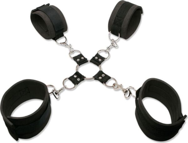 Pipedream Extreme Hogtie Kit med hånd- og ankelmanchetter, metal-hogtie og øjenbind
