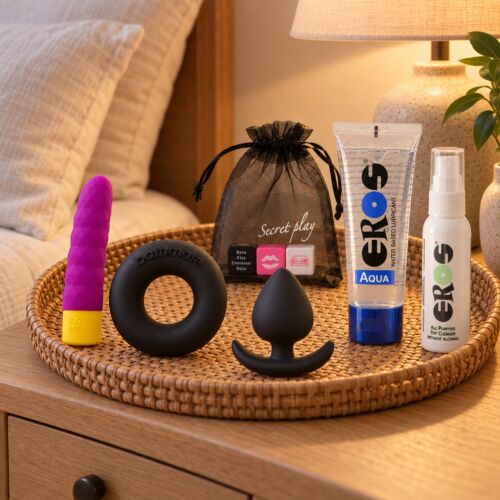 Basissæt med sexlegetøj: minivibrator, penisring, analplug og terninger – stemningsbillede (AI-genereret billede)